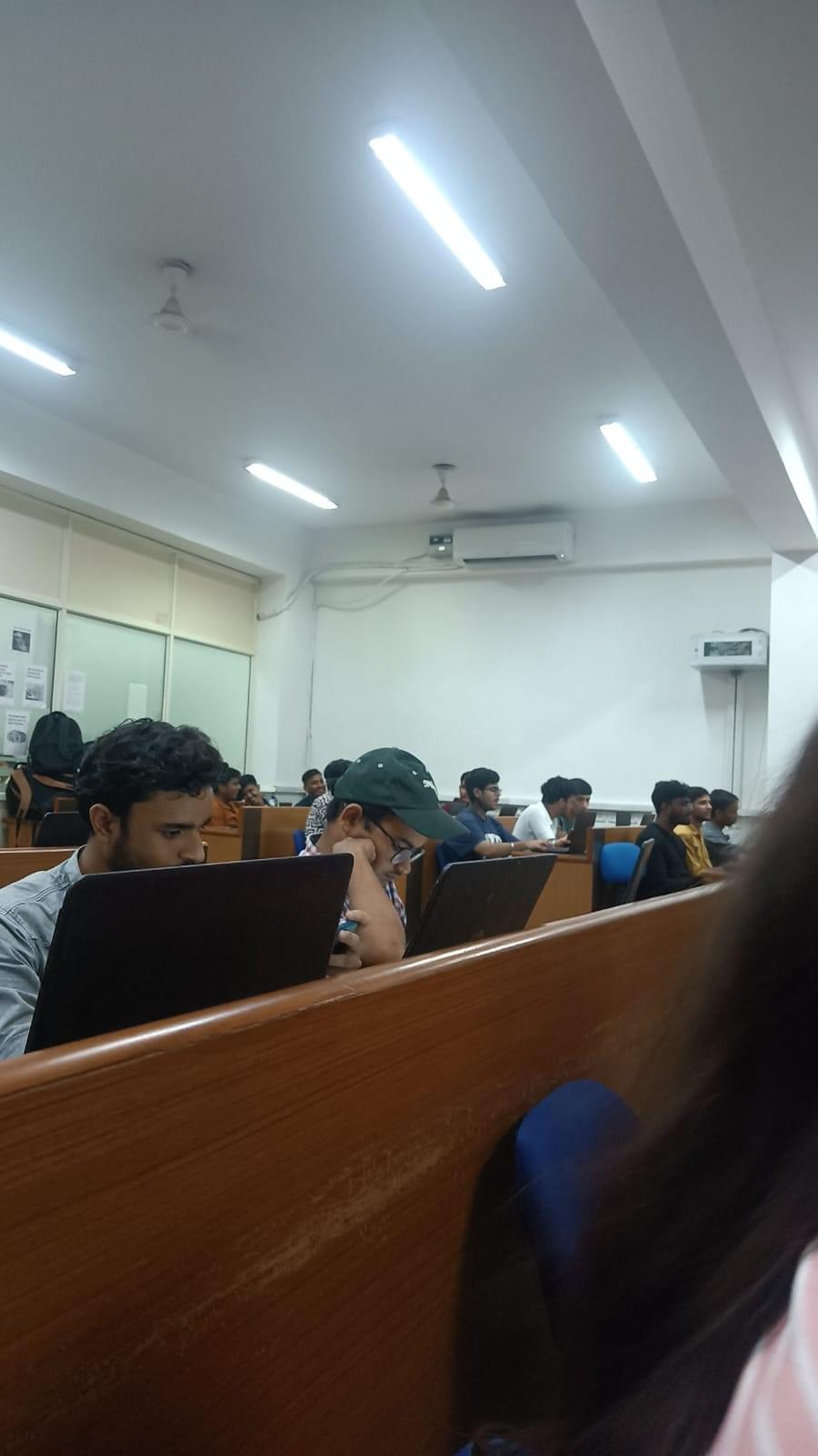 Satyawati Evening College Facilities & Labs photo 1